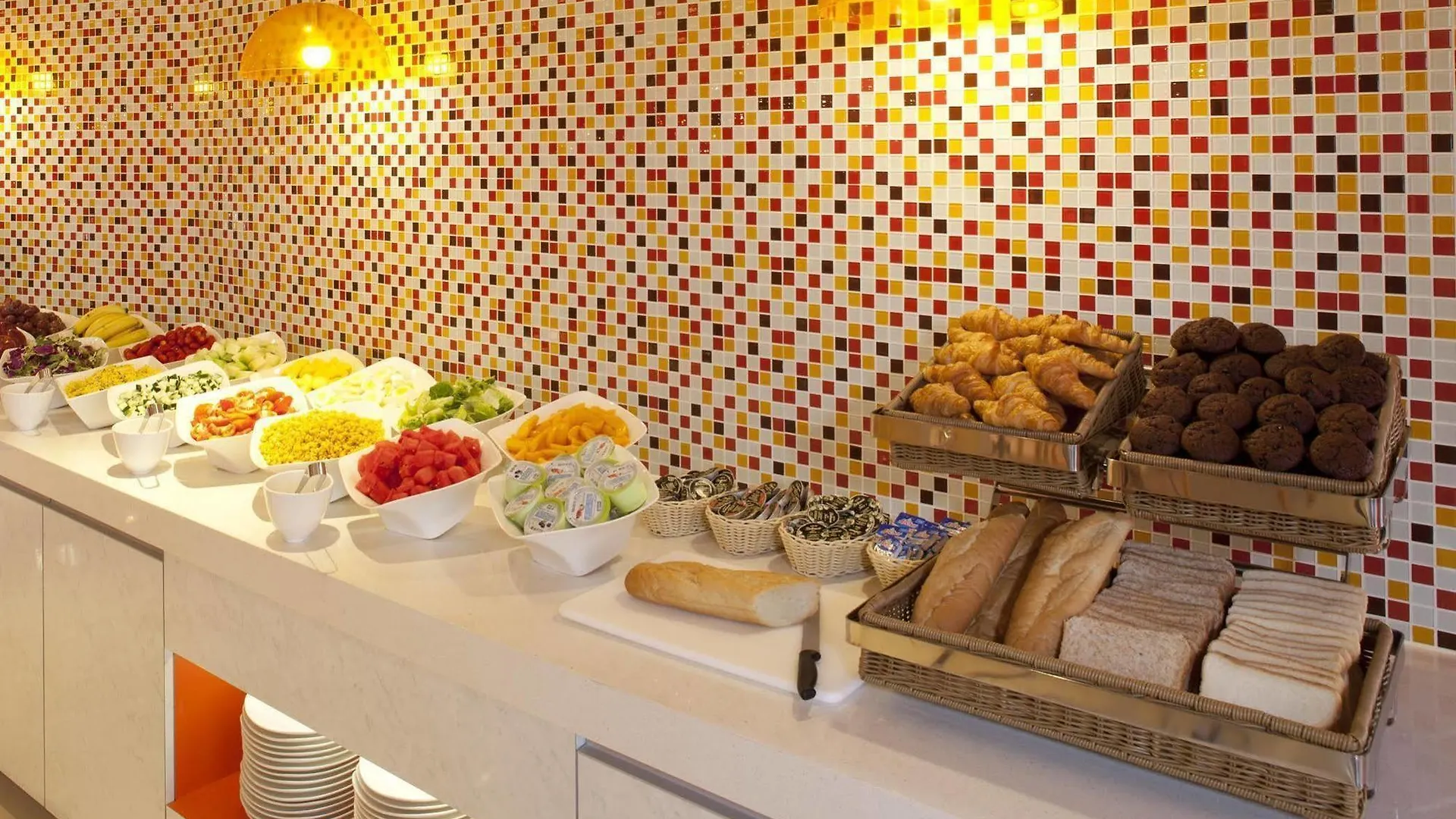 *** Hotel Ibis Hong Kong Central & Sheung Wan China