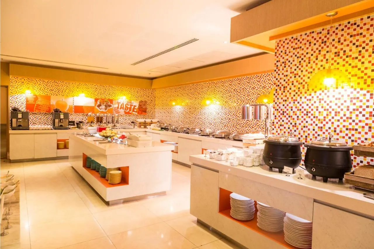Ibis Hong Kong Central & Sheung Wan 3*,  China