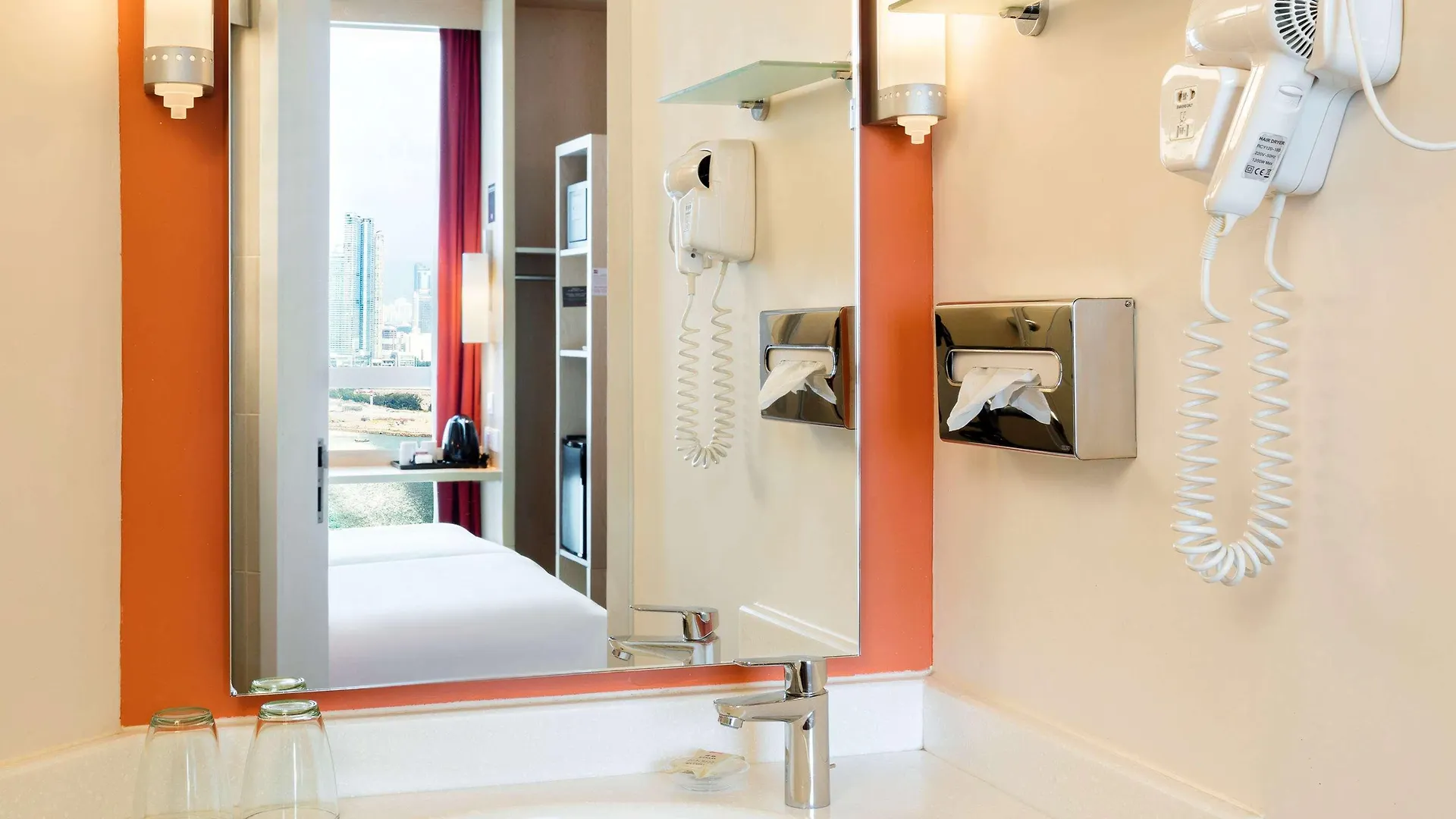 Ibis Hong Kong Central & Sheung Wan