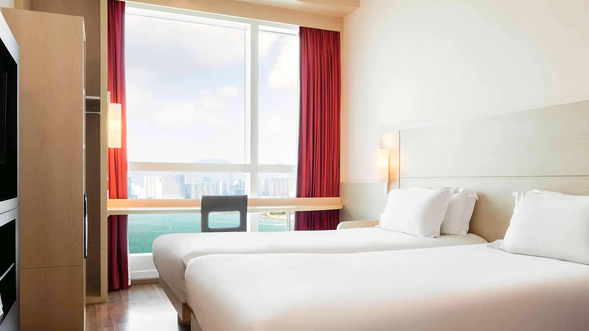 *** Hotel Ibis Hong Kong Central & Sheung Wan China