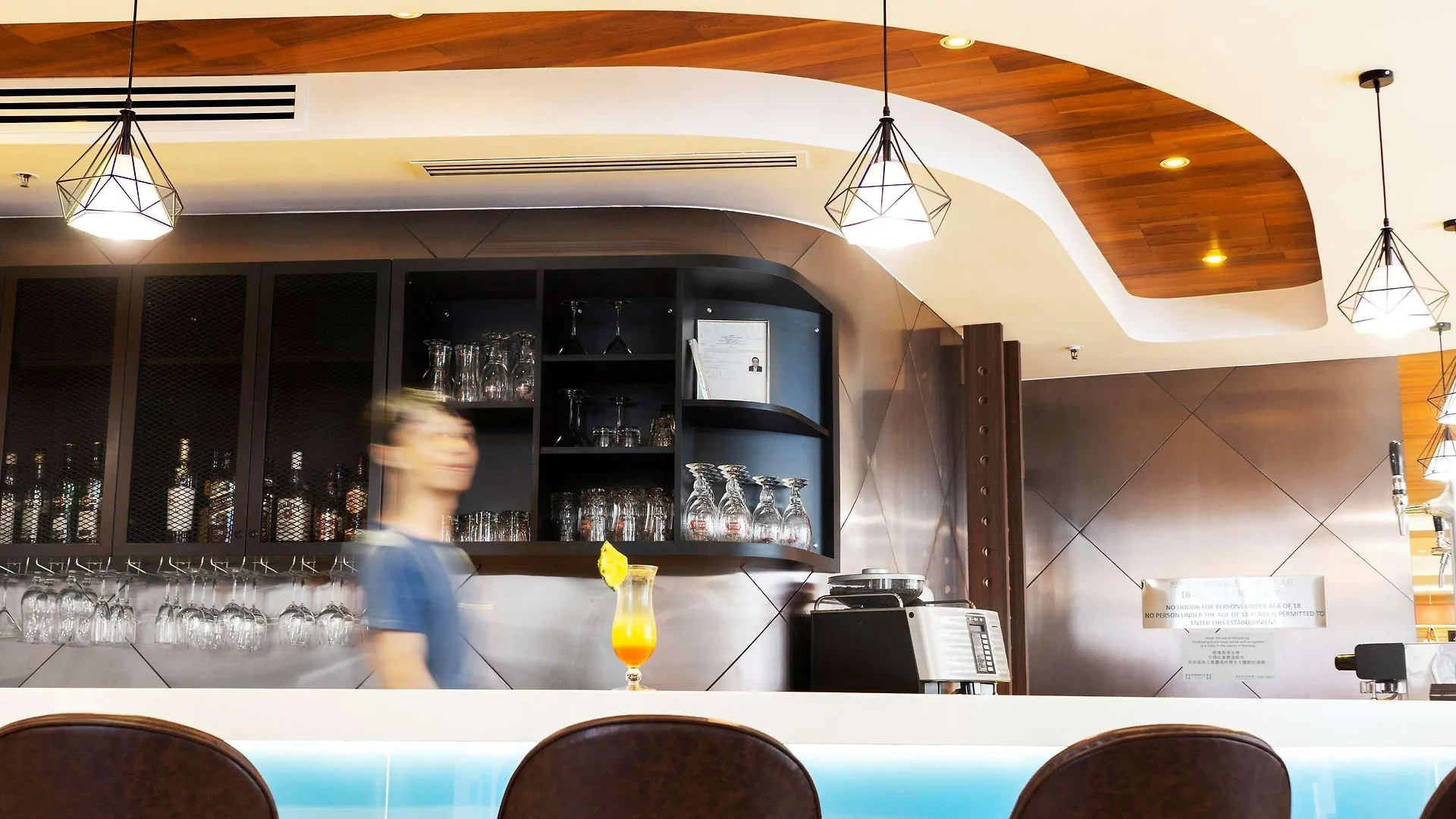 Ibis Hong Kong Central & Sheung Wan 3*,