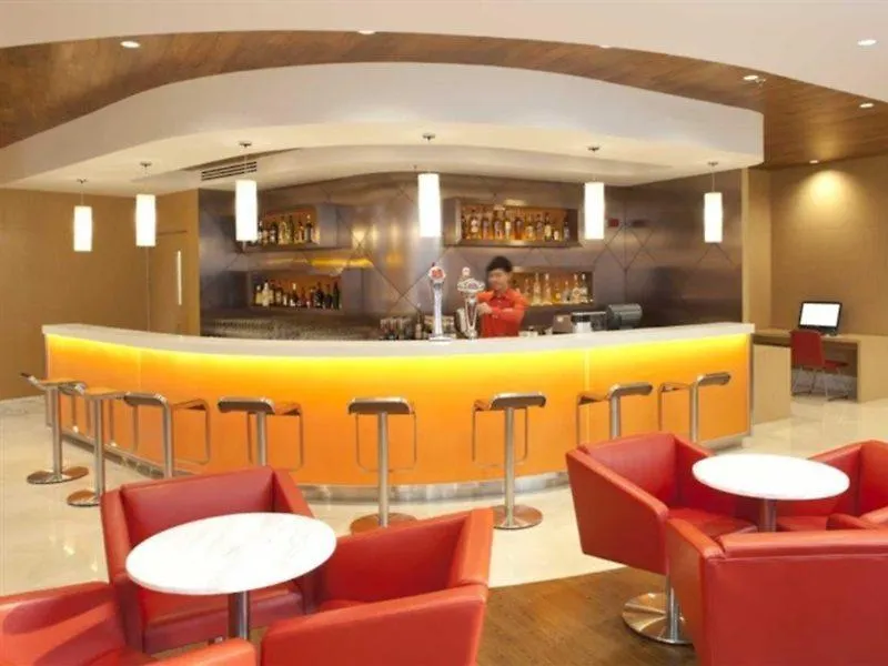 Ibis Hong Kong Central & Sheung Wan 3*,  China