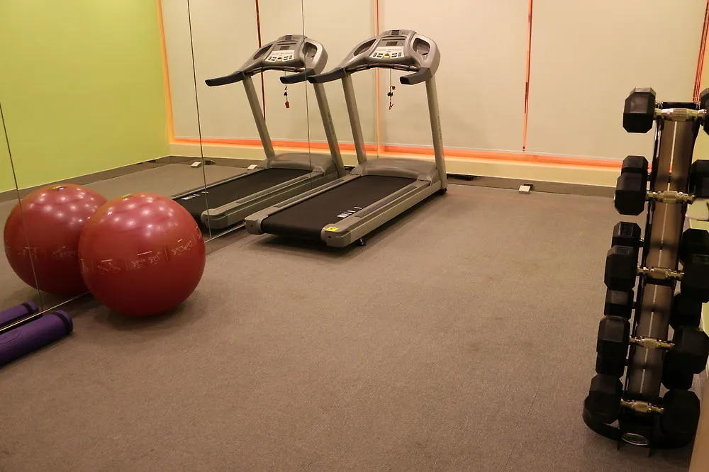 Ibis Hong Kong Central & Sheung Wan 3*,