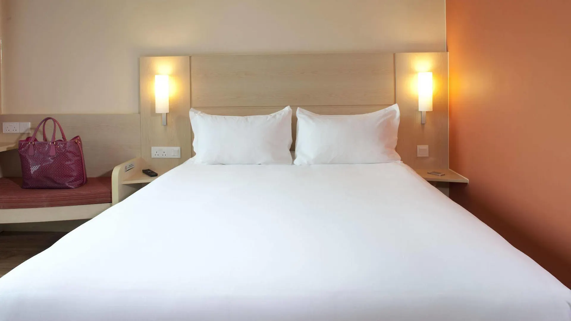 Ibis Hong Kong Central & Sheung Wan