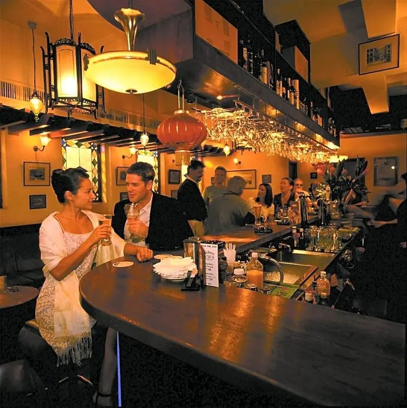 Hotel Ibis Hong Kong Central & Sheung Wan